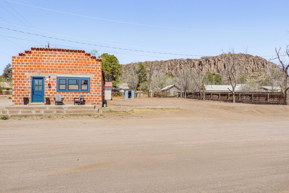 4 Mi to Davis Mountains State Park: Family Retreat