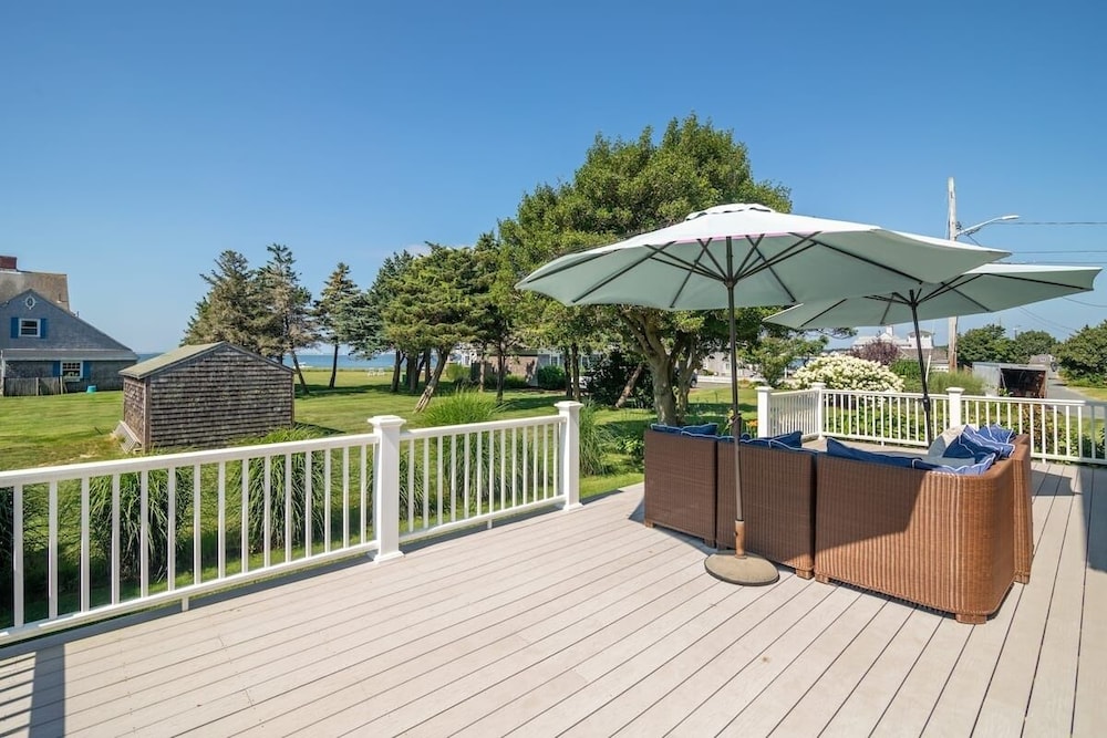 Immaculate Waterfront Beach House 5 Bedroom Home by RedAwning view 2