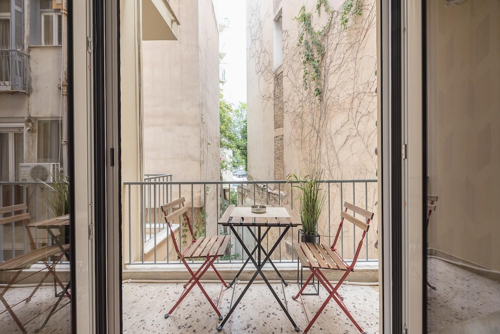 Elegant Mavili Suite by Cloudkeys