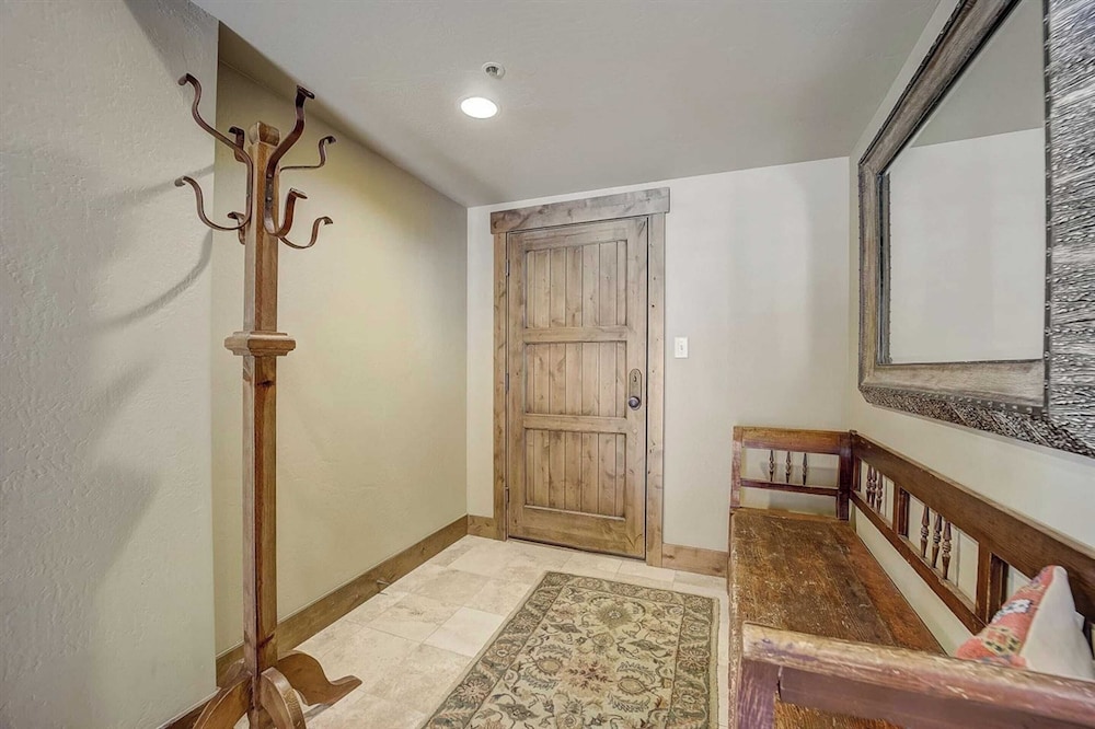 7 Condos, Ski-in/ski-out + Hot Tubs Sleeps 30 Mont Cervin by Avantstay