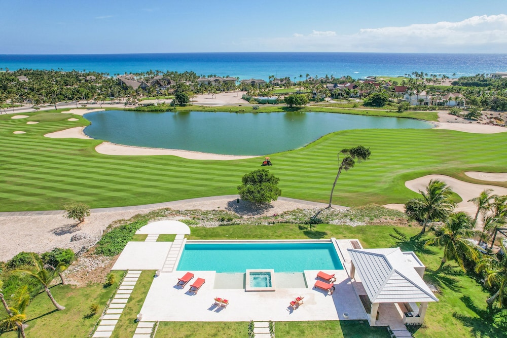 Stunning 6BR Villa With Ocean View in Cap Cana