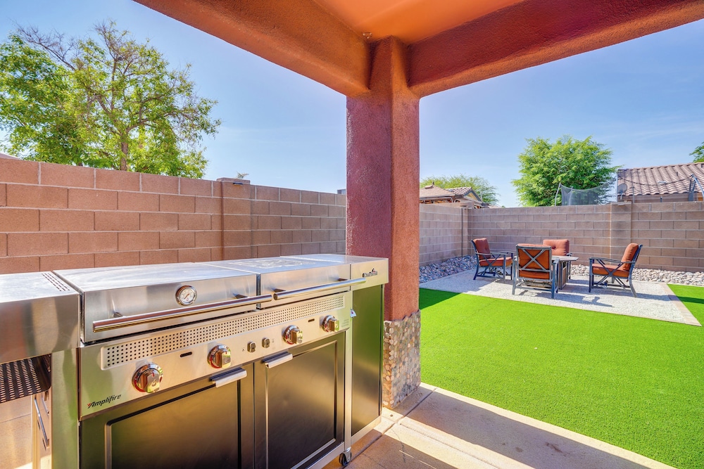 Near Golf Courses: Poolside Paradise in Yuma!