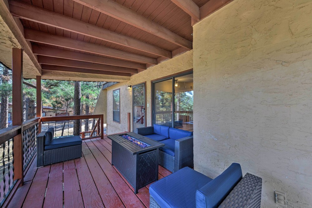All-season Alto Getaway w/ Fire Pit & Deck!