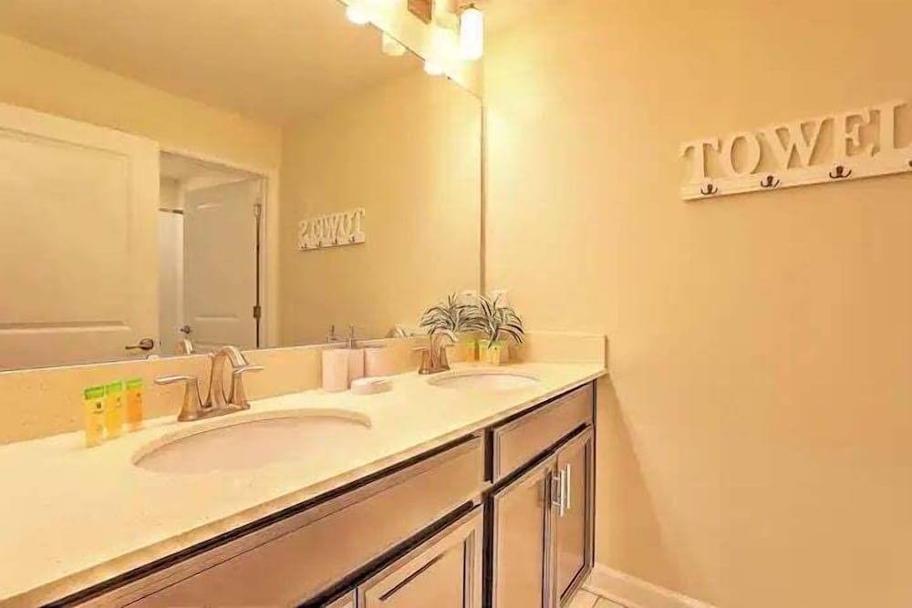 Let's Glo Now Adventure Cove Villa 4 Bedroom Townhouse