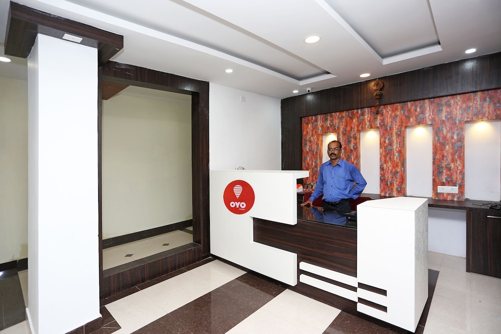 OYO 9048 Hotel Lucifer
