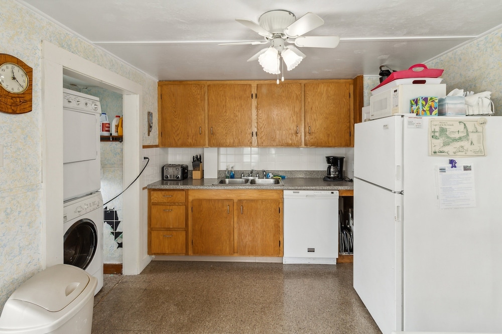 Coastal Cottage Retreat Steps From The Beach 2 Bedroom Cottage