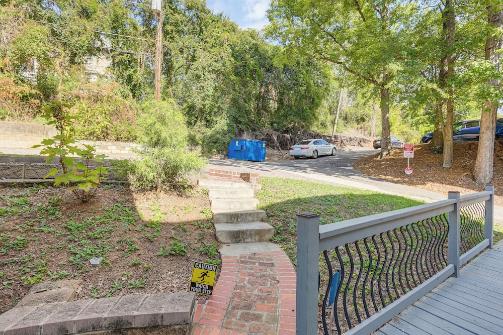 2 Mi to Dtwn: Stylish Urban Retreat in Birmingham