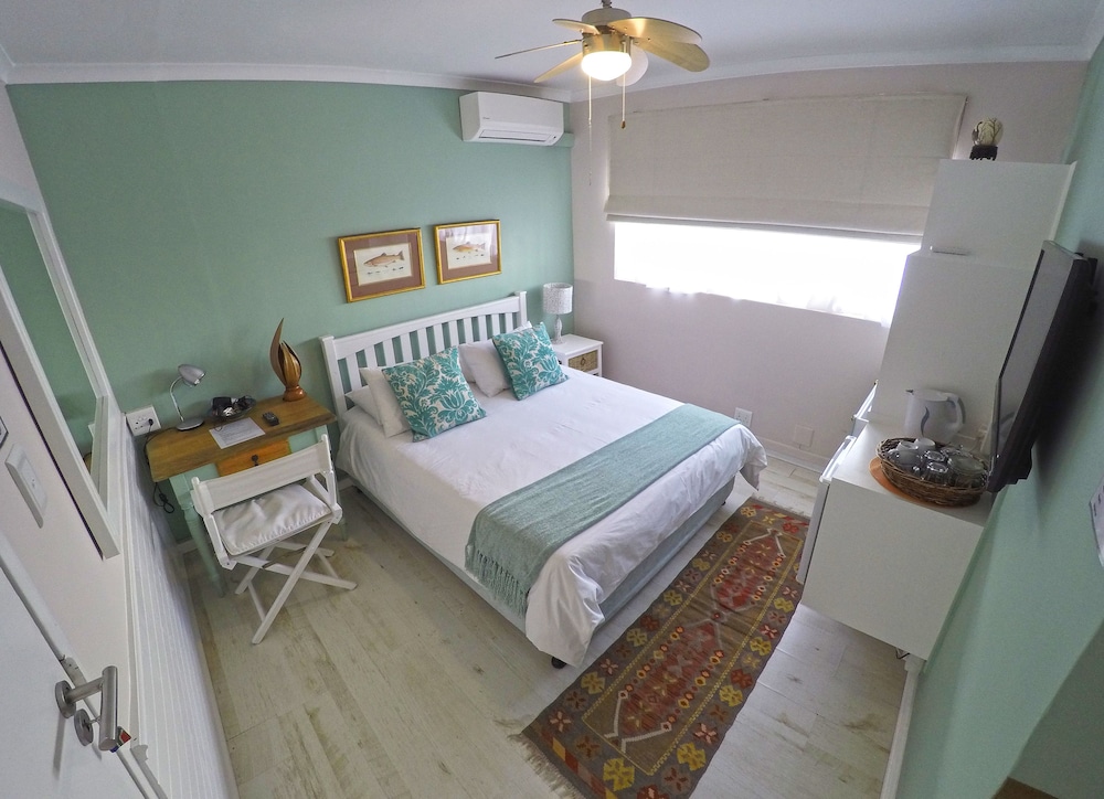 Dolphin Inn Guest House