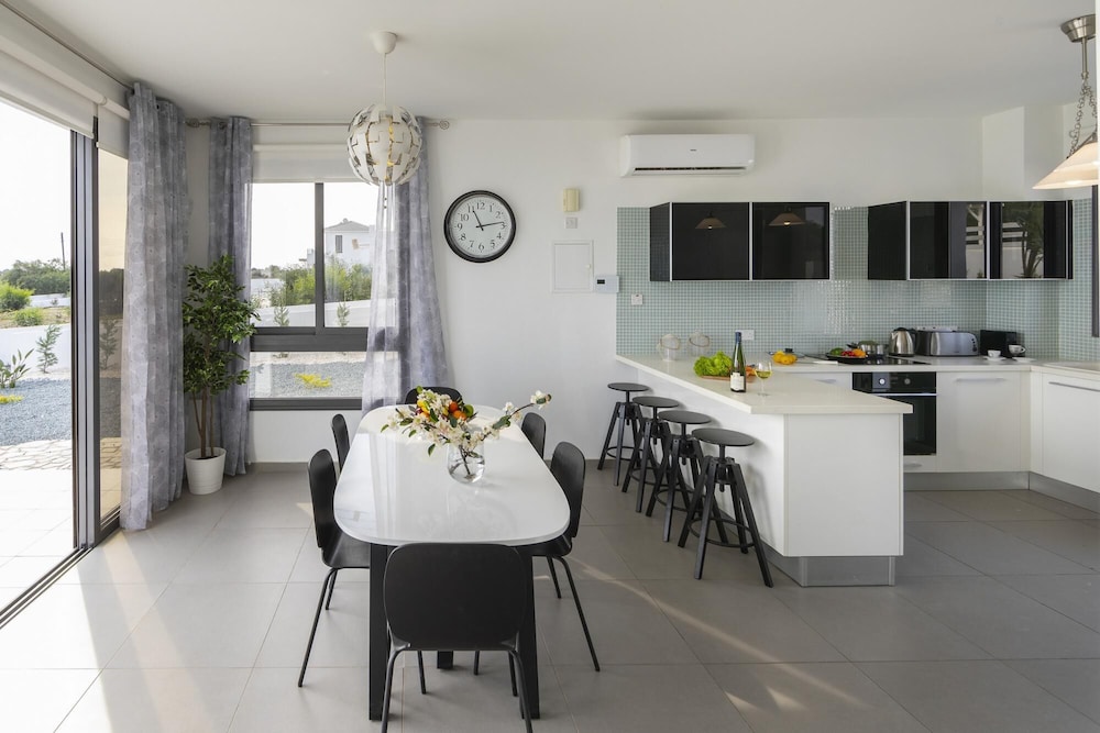 Greco Hilltop Views in Paralimni
