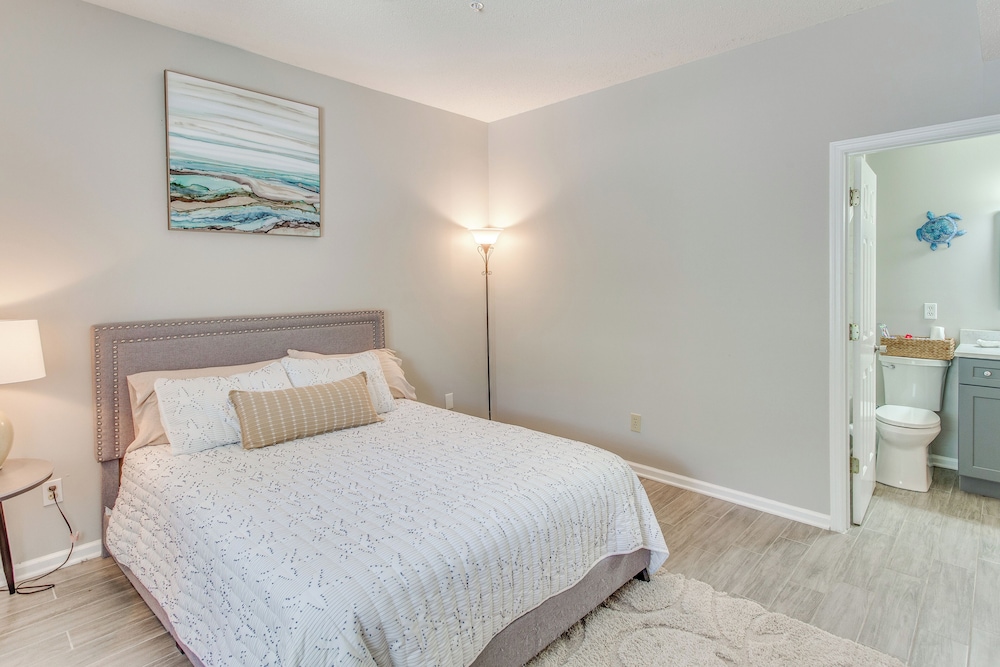 3 Mi to Cherry Grove Beach: Coastal Condo Retreat!