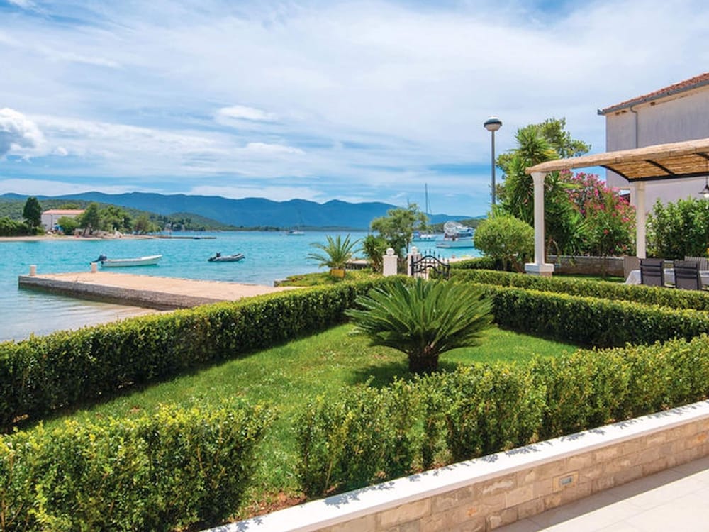 Holiday Home Loviste-three Bedroom Holiday Home With Pool and Sea View