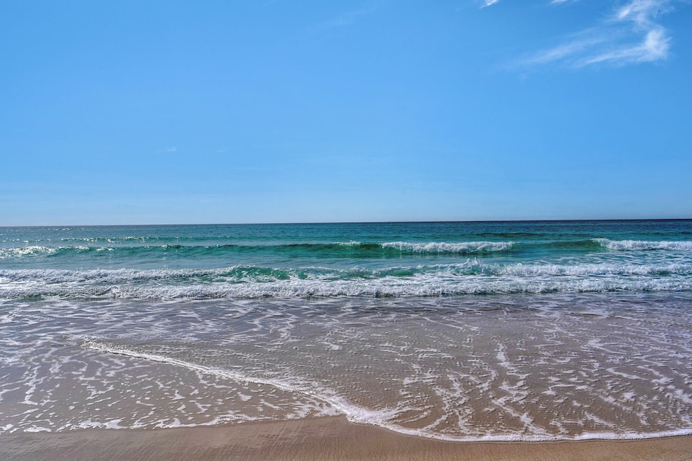 Sand Castles West A4: Steps to Beach, Pools, Private Balcony & More!