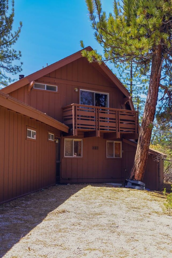 Discover Serenity Cozy Cabin With Mountain Views