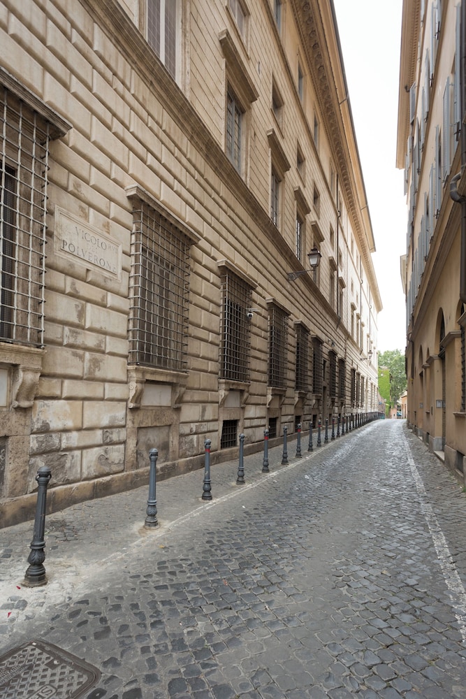 Campo De' Fiori Apartments