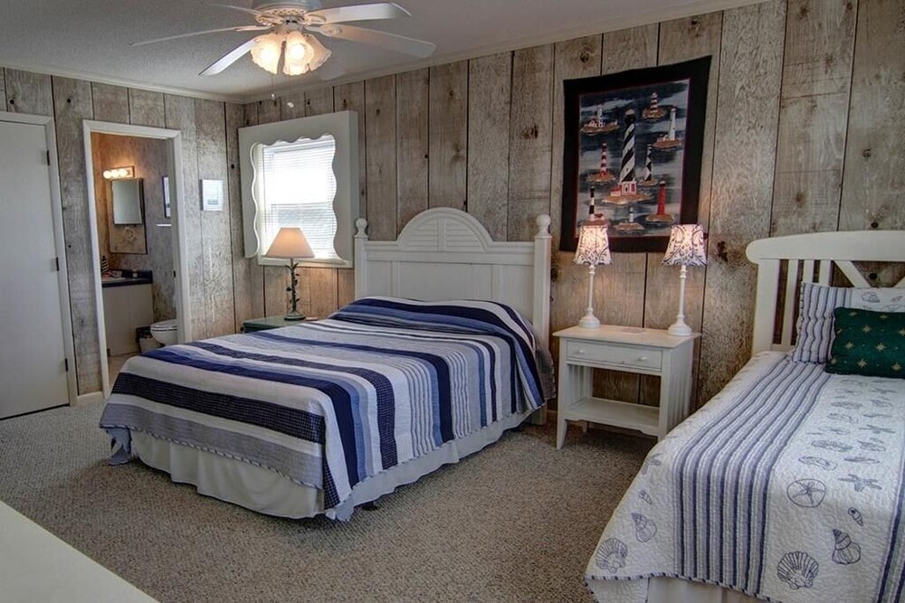 Carolina Moon 4 Bedroom Home by RedAwning