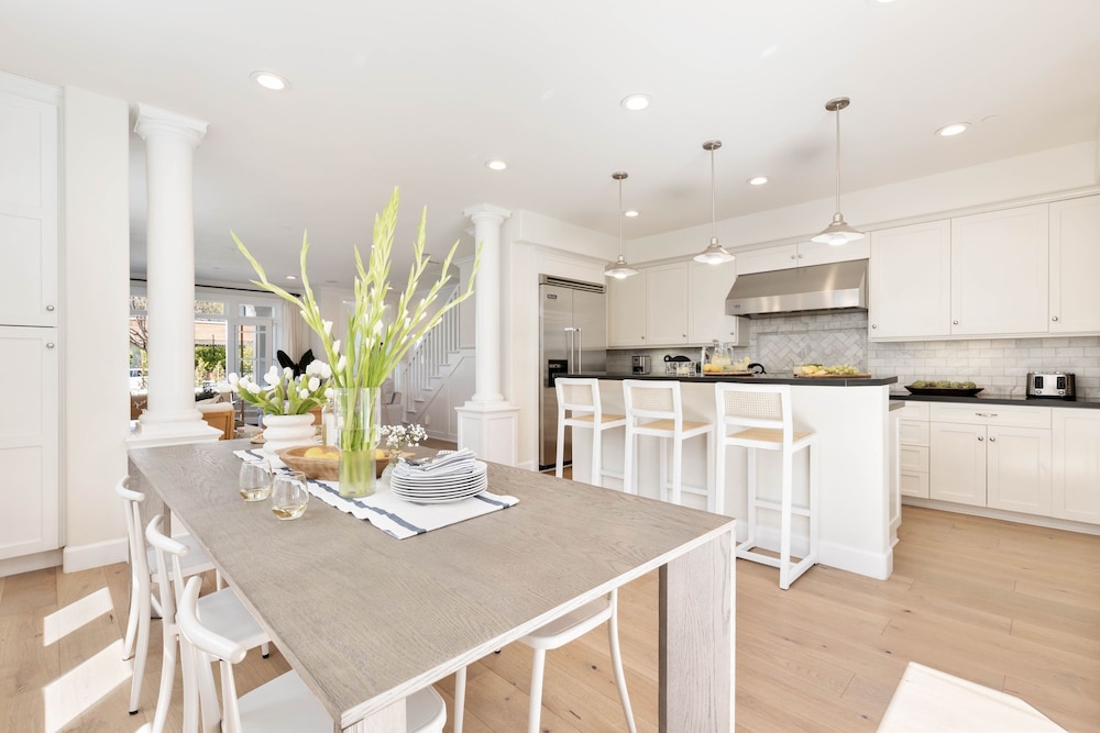 Crystal Cove by Avantstay Gorgeous Charming Newport Home