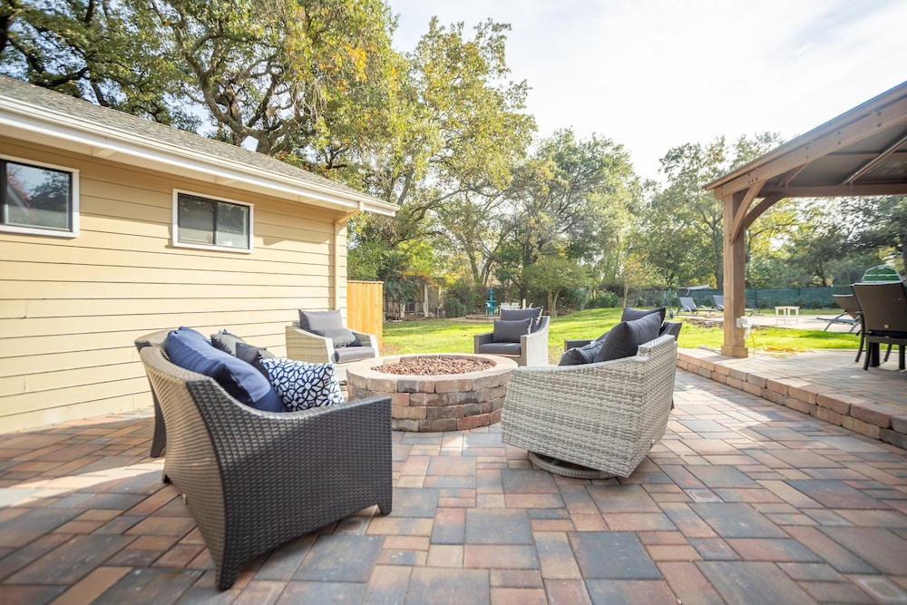 Wildflower by Avantstay Gorgeous Wine Country Home w Pool Bocce Ball Court Huge Yard