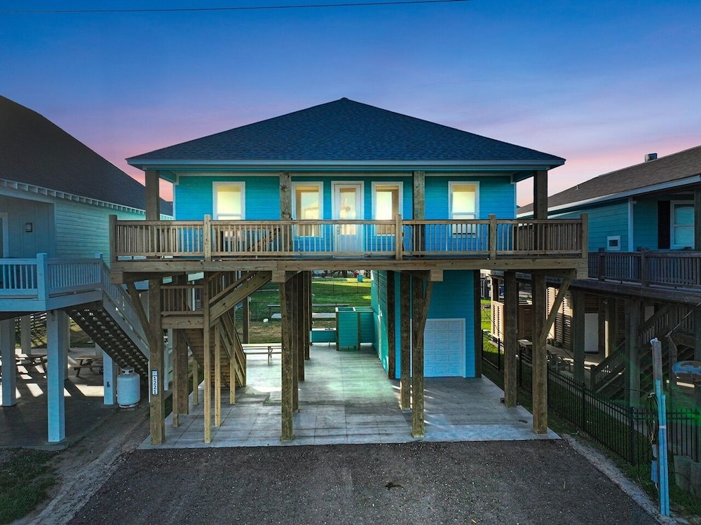 Salty Sunrise 4 Bedroom Home