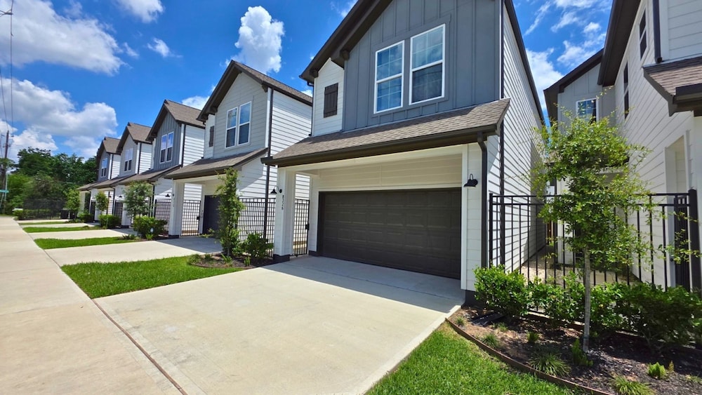 North Houston Comfort 3BR Near Downtown IAH
