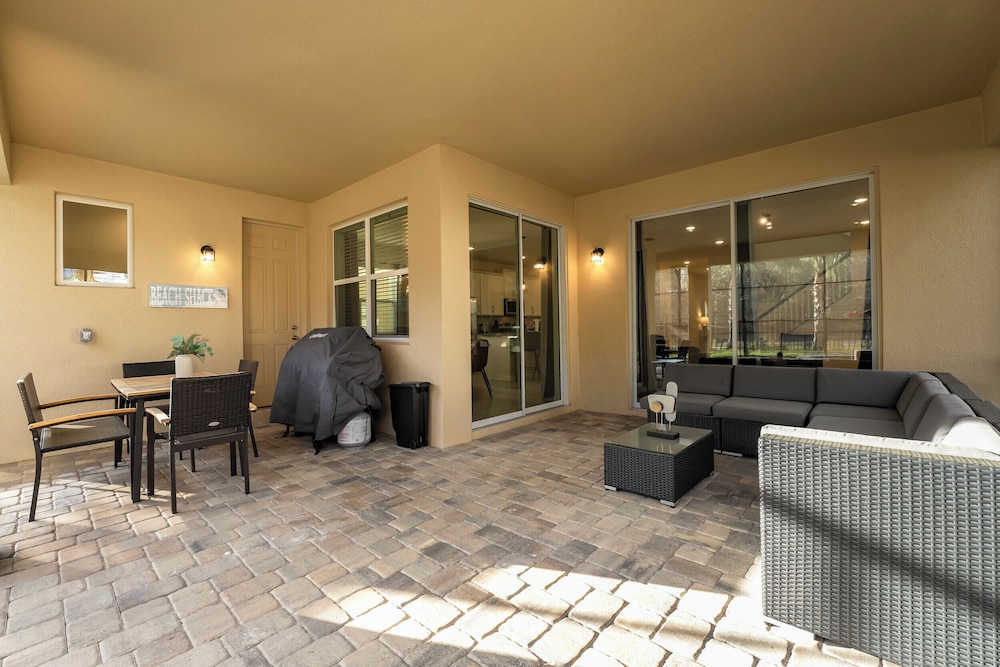 Modern Retreat Private Pool Near Disney