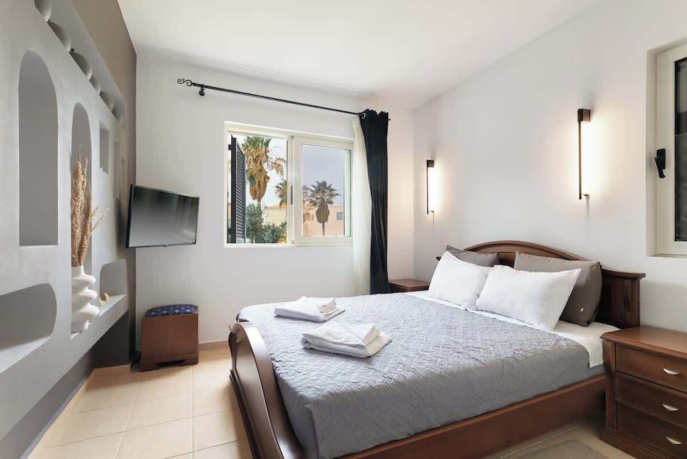 Villa Elias 3BR with Jacuzzi & Pool
