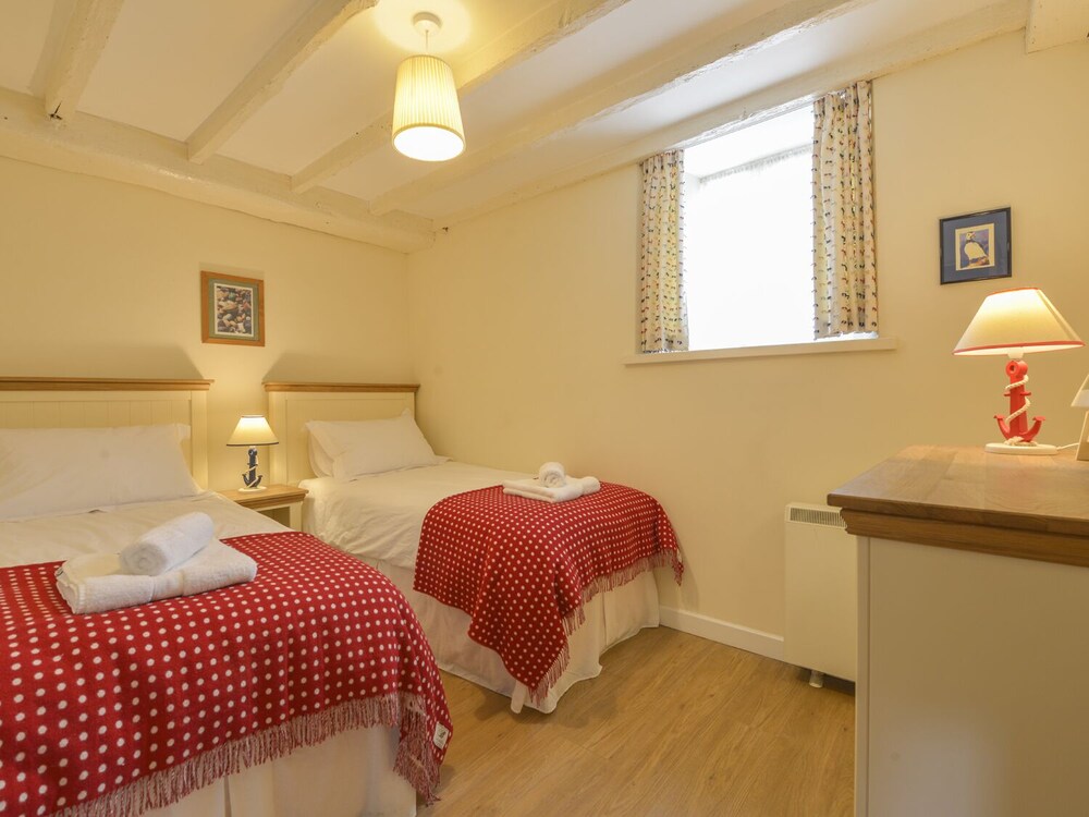 St Aubyn Cottage view 5