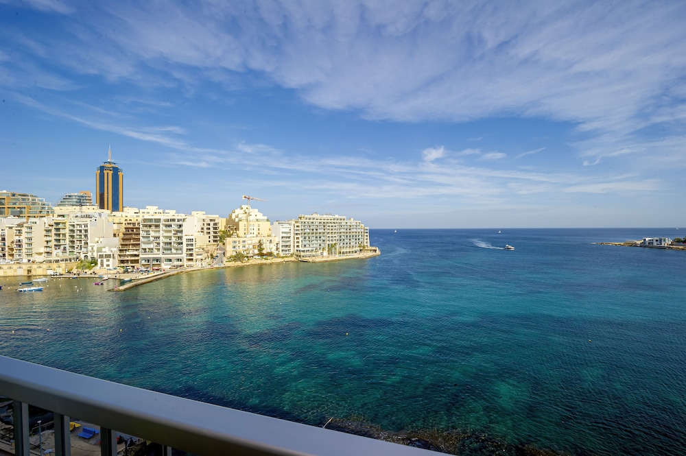Spinola Bay Apartment by Getaways Malta photo 2