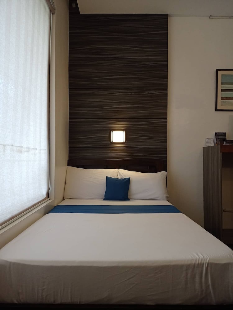 Anton's Loft Designer Resort Pansol