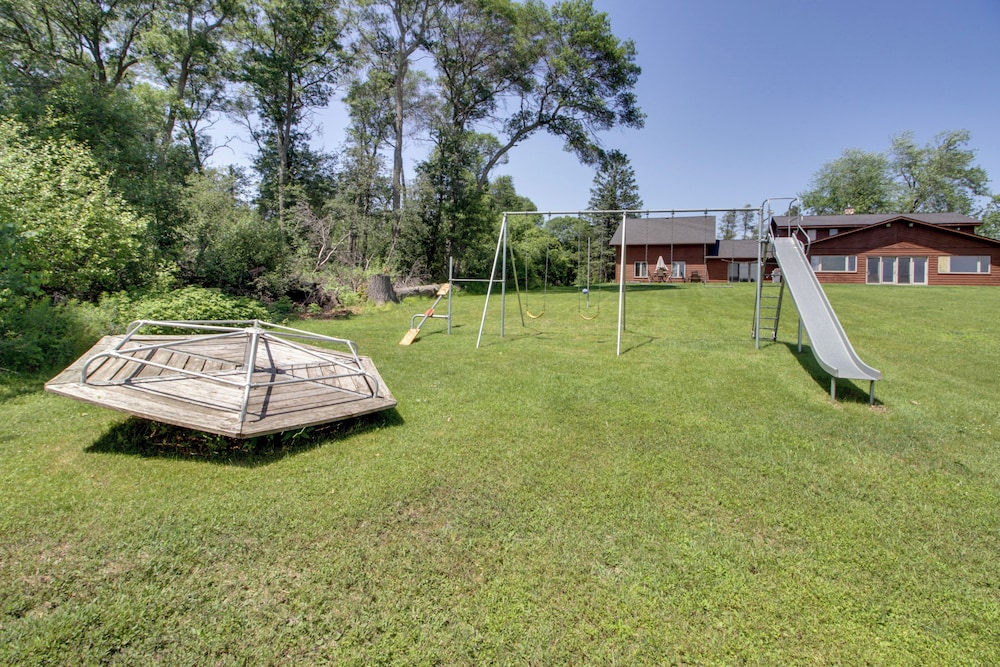 Lakefront Home on 17 Acres: 9 Mi to Dtwn Brainerd!