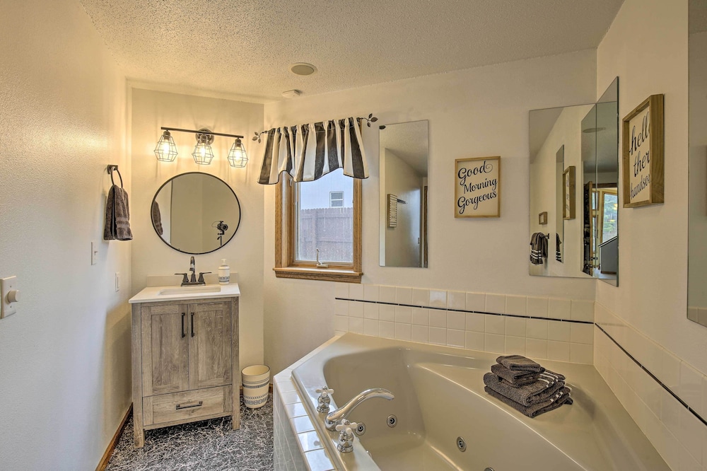 Lakefront Eau Galle Home w/ Hot Tub & Fire Pit view 4