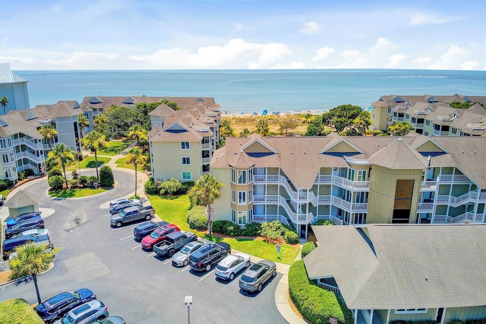 Oceanview Condo + Pool, Balcony & Beach Access 304 D Port O Call by Avantstay