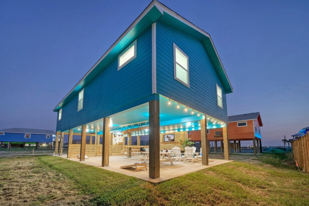 Blutopia by Avantstay Outdoor Lounge w Bar