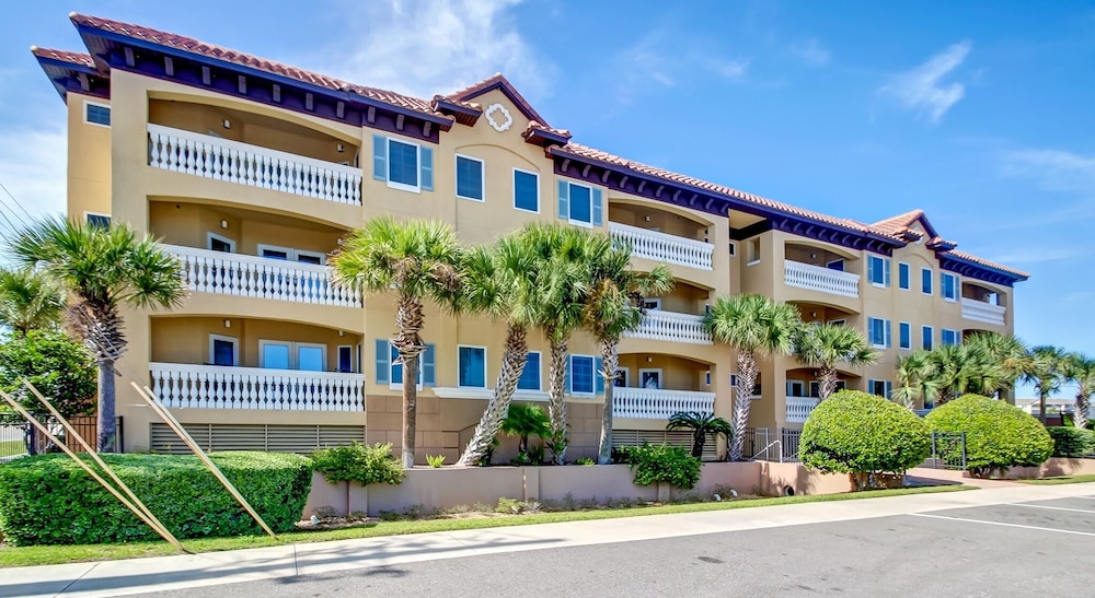 Deluxe Condo at the heart of Main Beach by RedAwning
