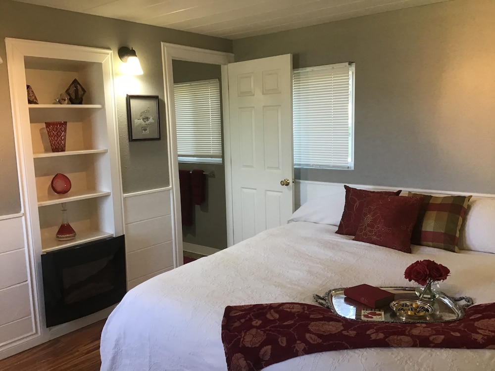 Historic Gilchrist Waterfront Resort