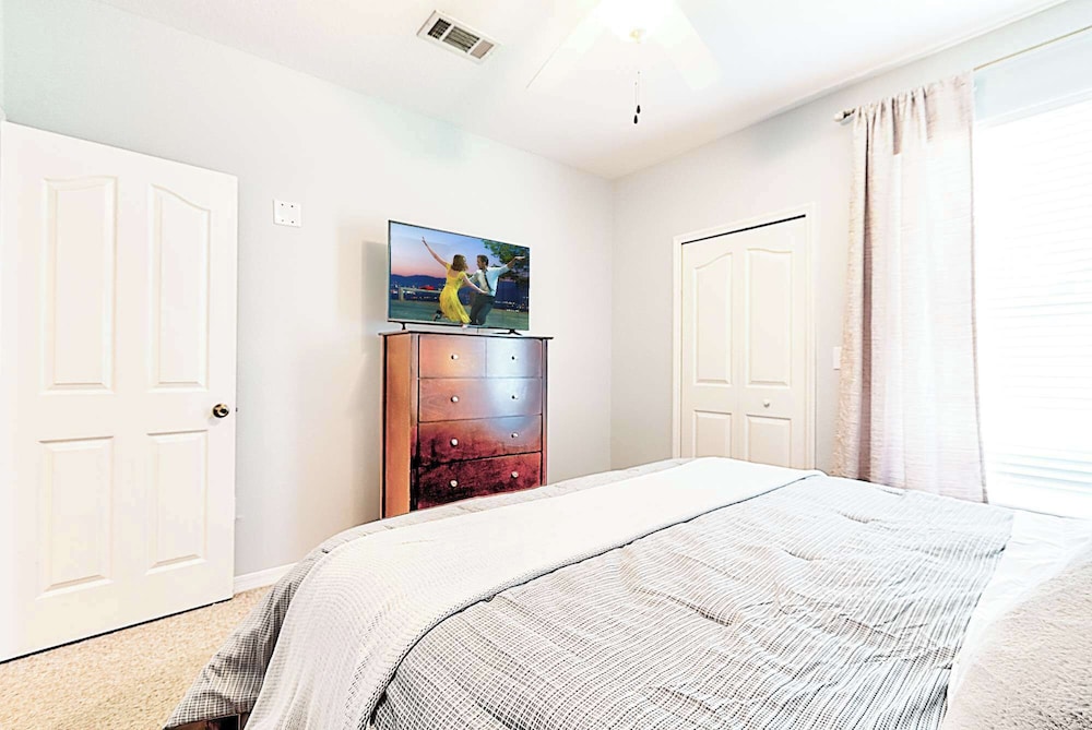 8908 Family Fun in Kissimmee Spacious 4-bedroom Apartment Near Theme Parks