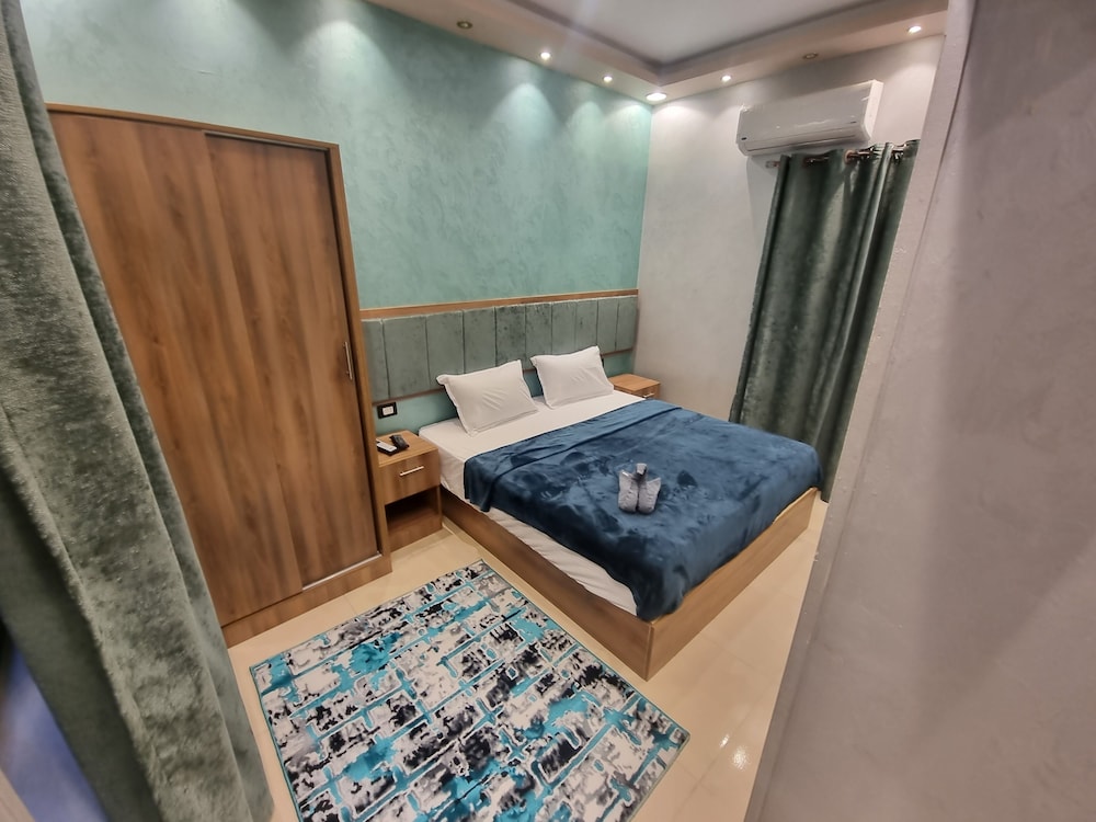 Cairo plaza 2 hotel