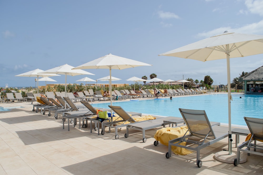 Hotel Oasis Salinas Sea