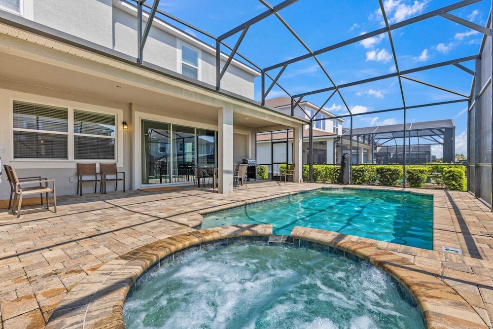 Minutes to Disney Parks + Universal Sleeps 21 w/ Pool, Hot Tub, Game Room