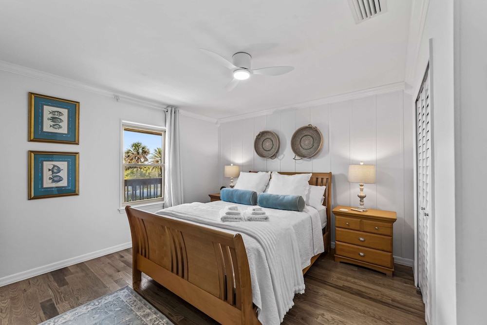 Oceanfront Steps to Sand Deck Pets Welcome