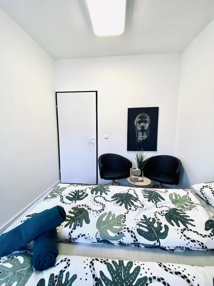 7BR Apt for 15P Near Schönbrunn