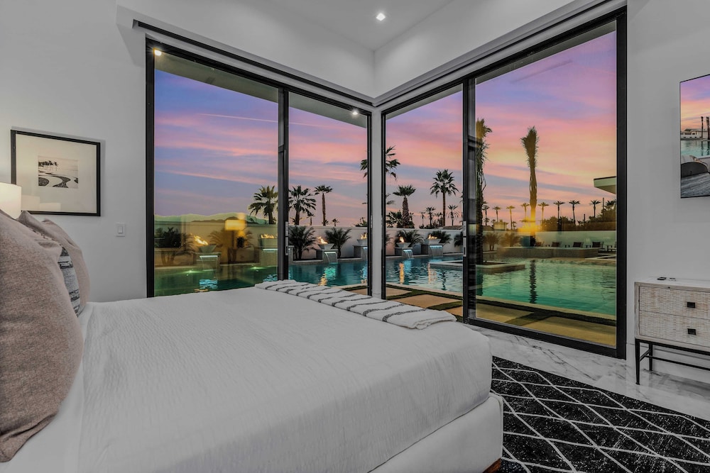 Fine Luxe Retreat w/ Pool & Hot Tub Bravo Villa #15 by Avantstay