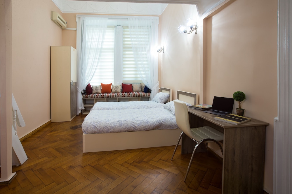 Khamsa Hostel