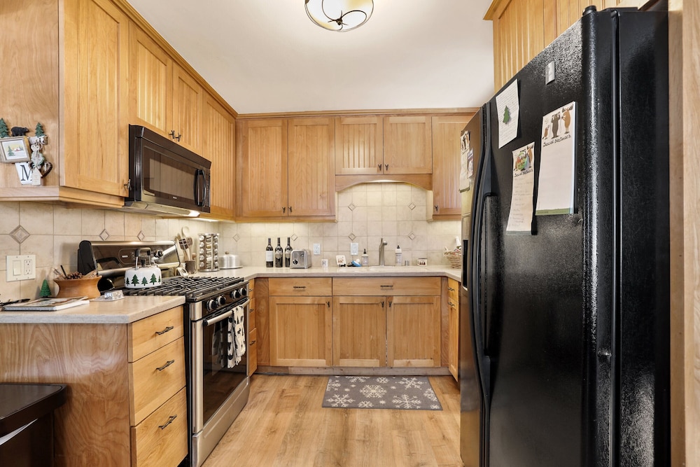 780 Tehama Dr view 2