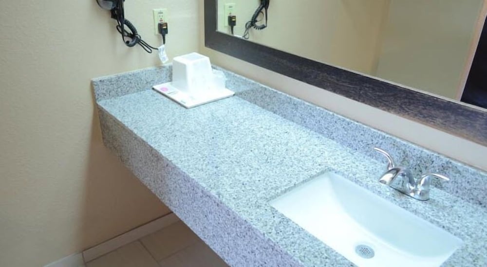 Regency Inn - Property Image 23