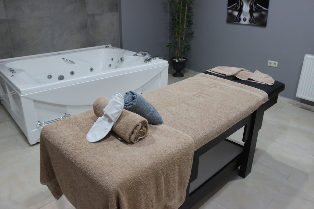 Loss Hotel - Image 65