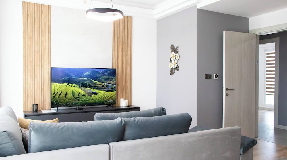 Deluxe Two Bedroom Condo & Pool on 5th Floor