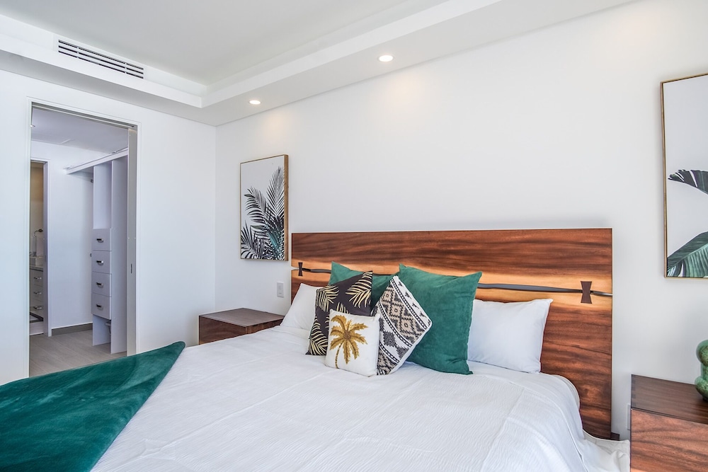 Beautiful 2 Bedroom Condominium Fully Equipped at the New Encantame Towers Verano 805