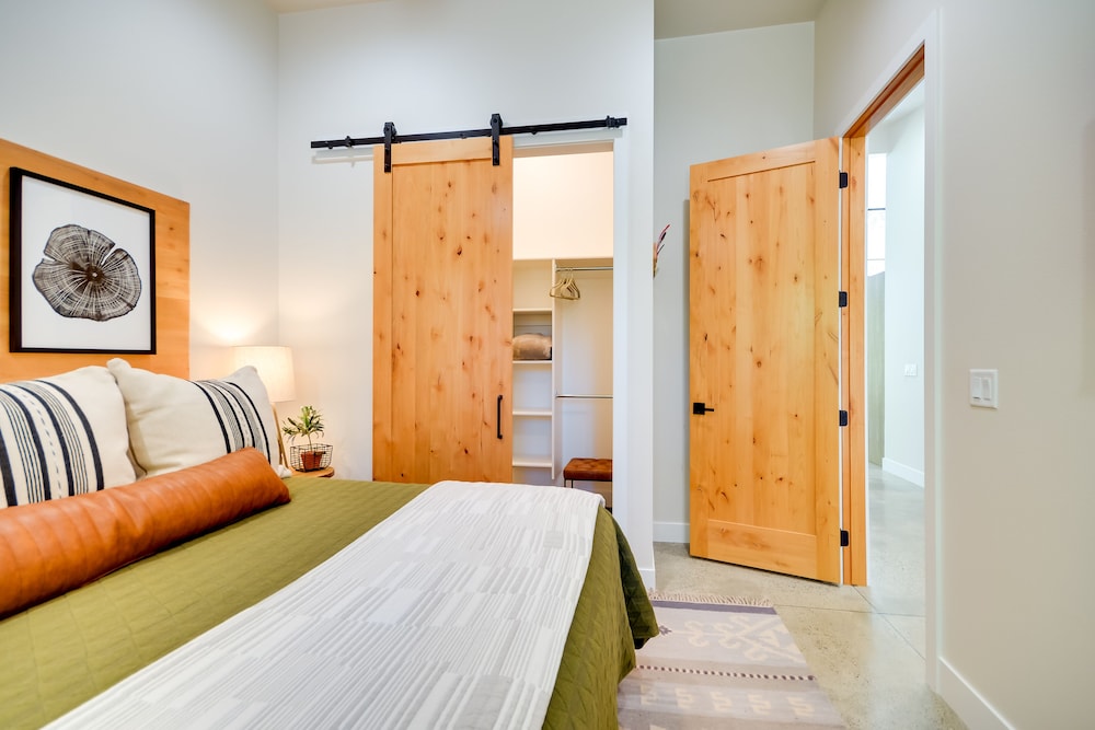 Rock Creek Retreat: Creekside Cabin Near Red Lodge view 4