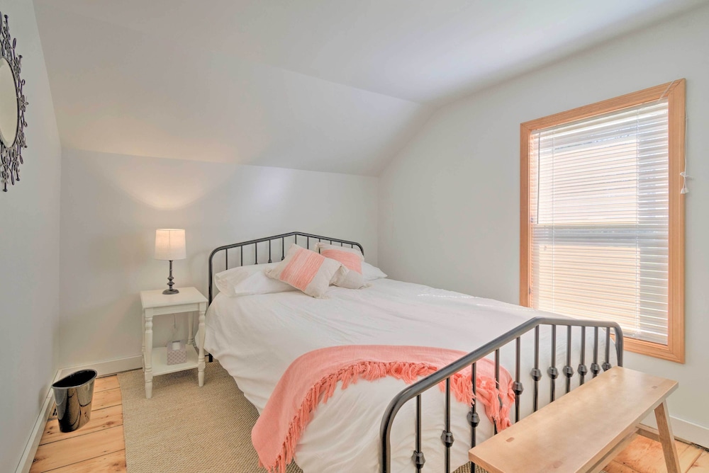 Getaway in Sodus Point w/ Private Yard