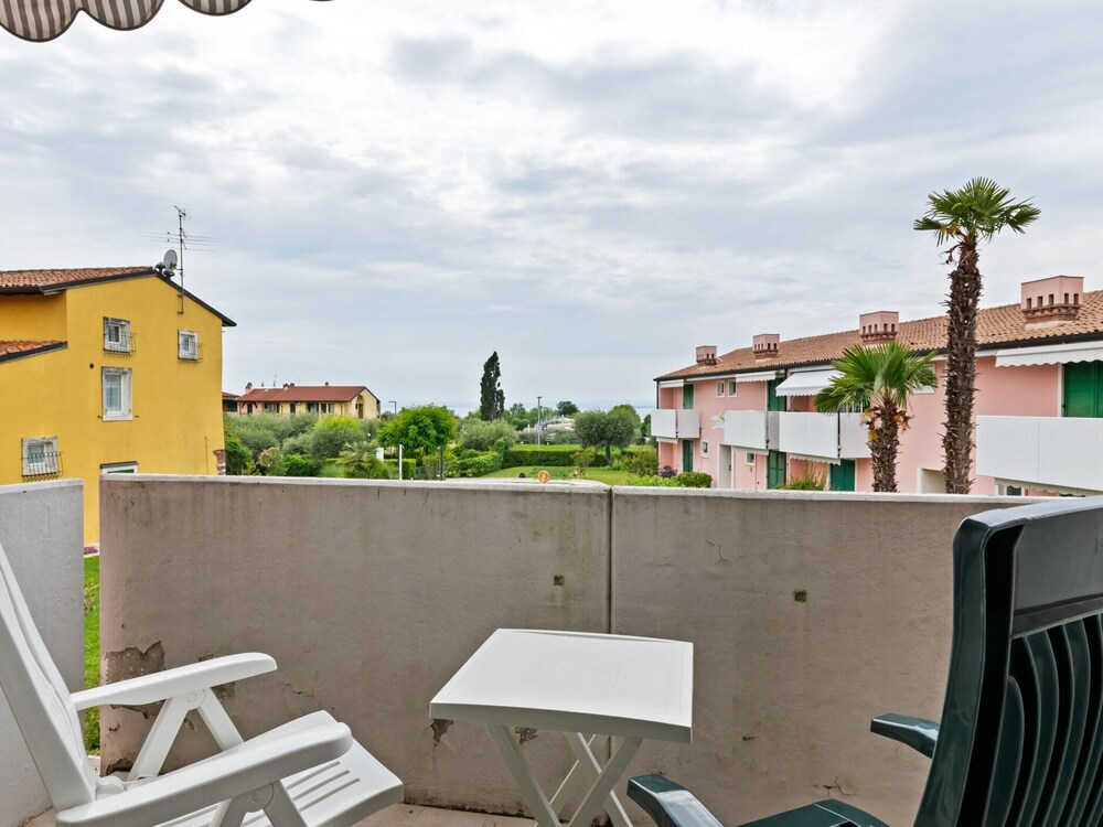 Vibrant Holiday Home in Lazise with Swimming Pool near Lake photo 4